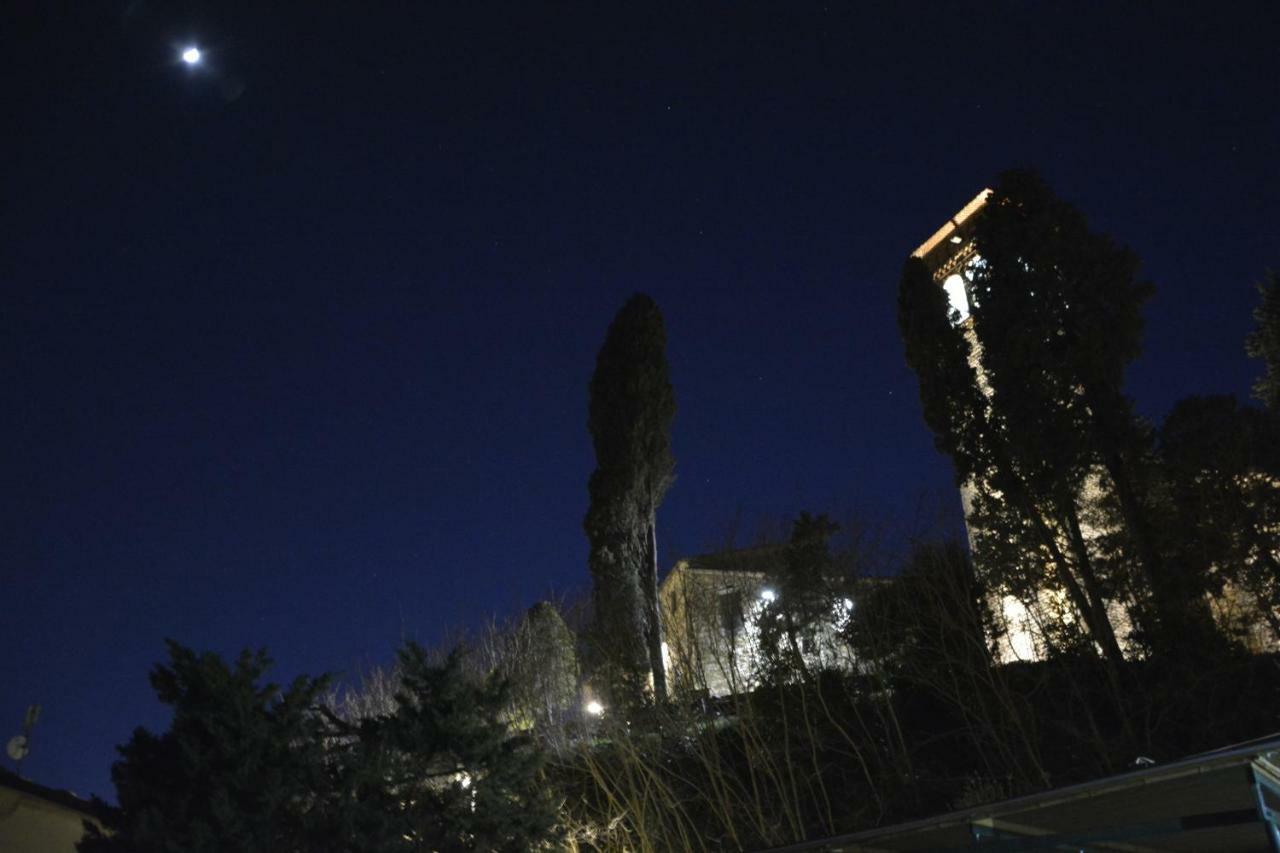 Borgo Della Rocca Bed & Breakfast Монтемурло Екстериор снимка