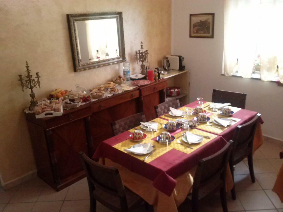 Borgo Della Rocca Bed & Breakfast Монтемурло Екстериор снимка