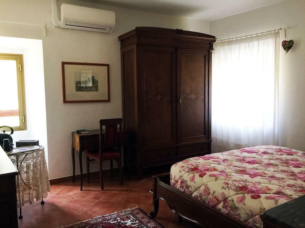 Borgo Della Rocca Bed & Breakfast Монтемурло Екстериор снимка