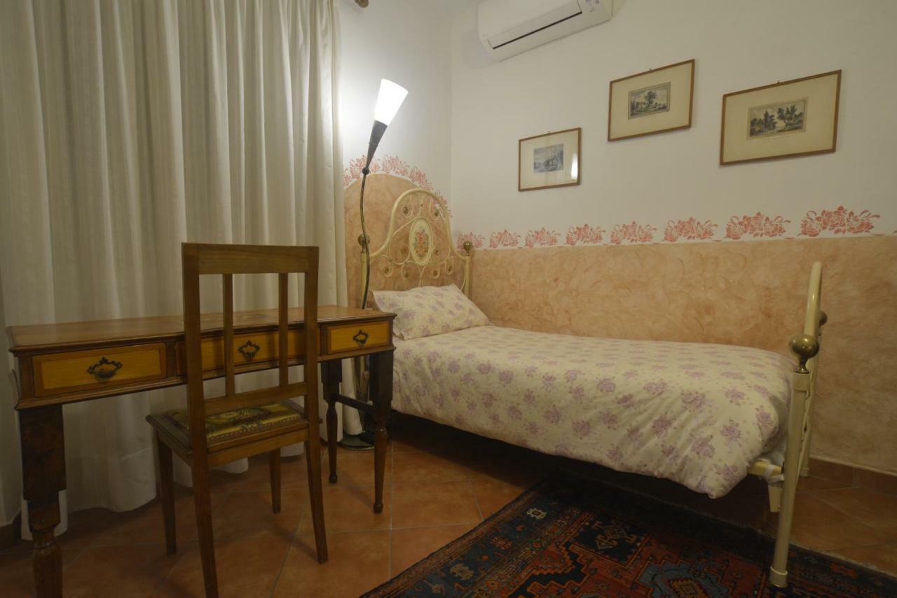 Borgo Della Rocca Bed & Breakfast Монтемурло Екстериор снимка
