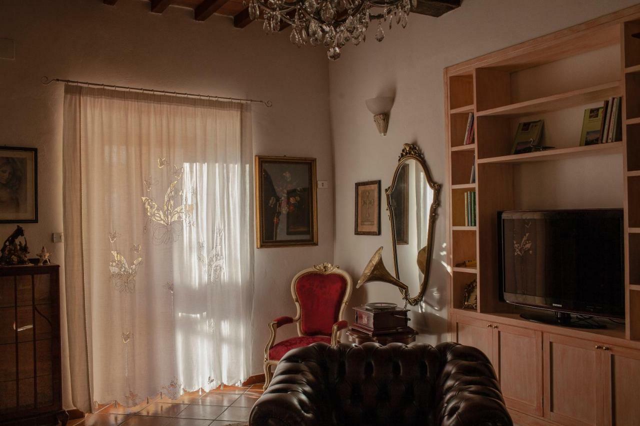 Borgo Della Rocca Bed & Breakfast Монтемурло Екстериор снимка