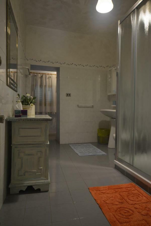Borgo Della Rocca Bed & Breakfast Монтемурло Екстериор снимка