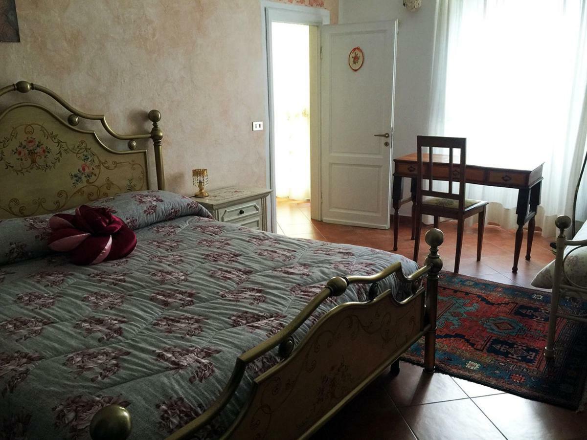 Borgo Della Rocca Bed & Breakfast Монтемурло Екстериор снимка