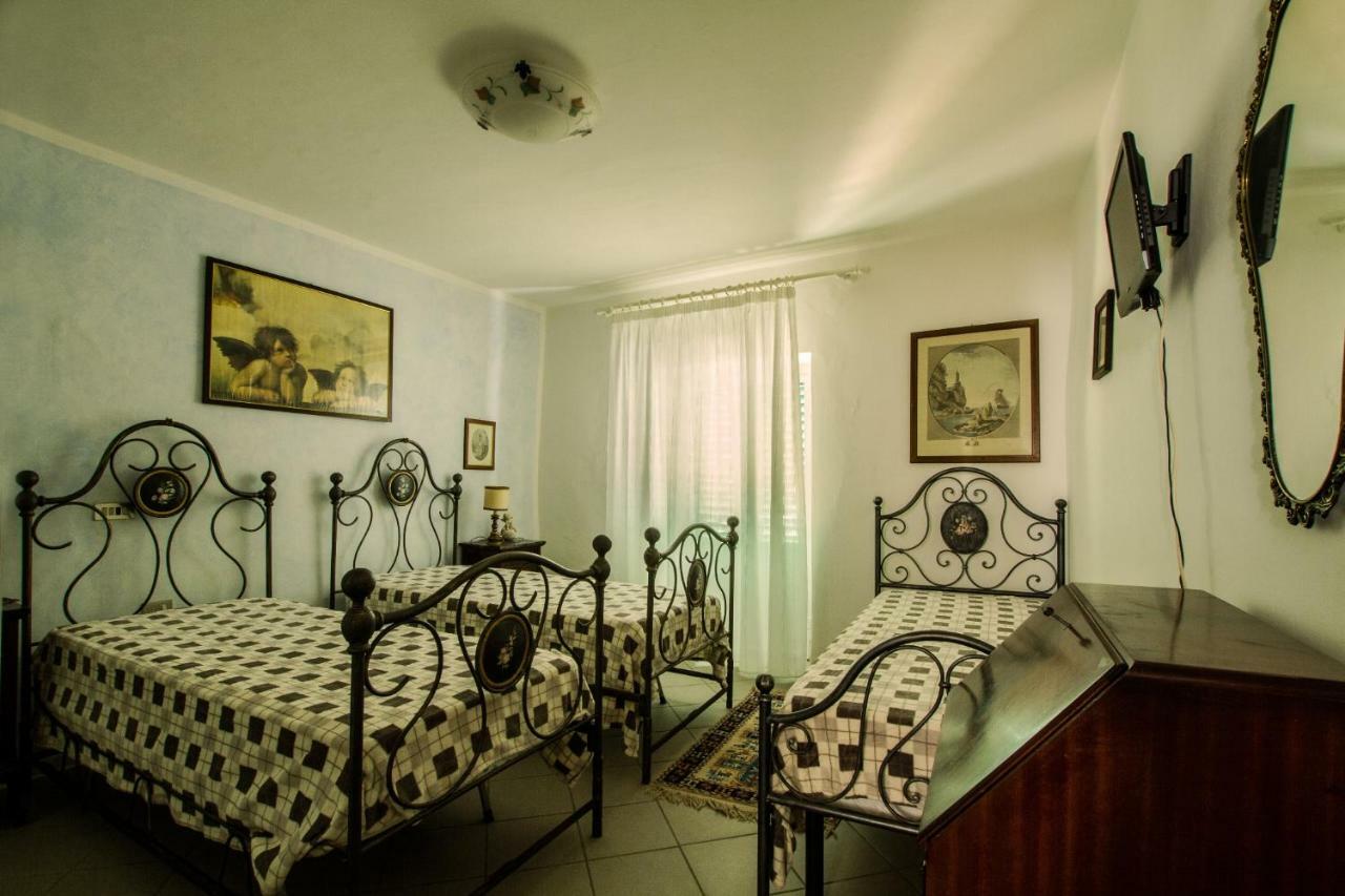 Borgo Della Rocca Bed & Breakfast Монтемурло Екстериор снимка